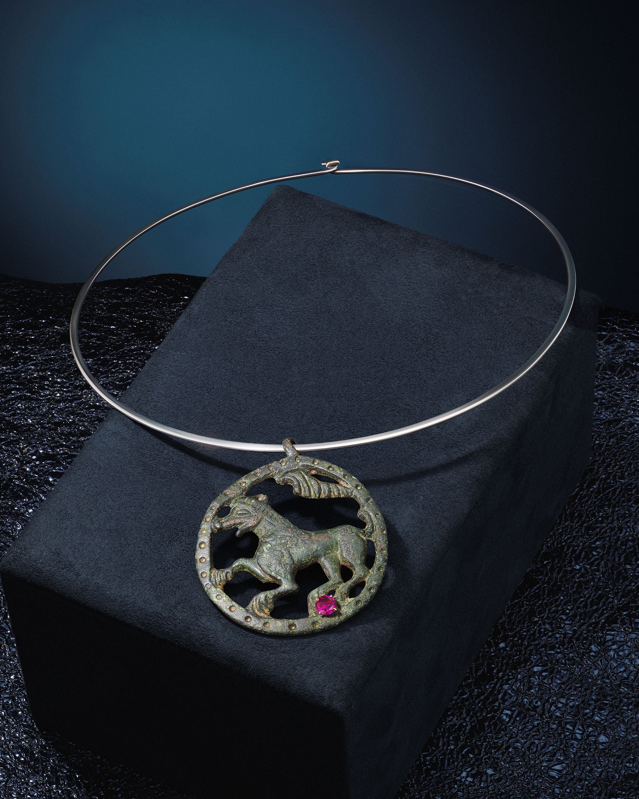 LA BELLE ET LA BÊTE NECKLACE