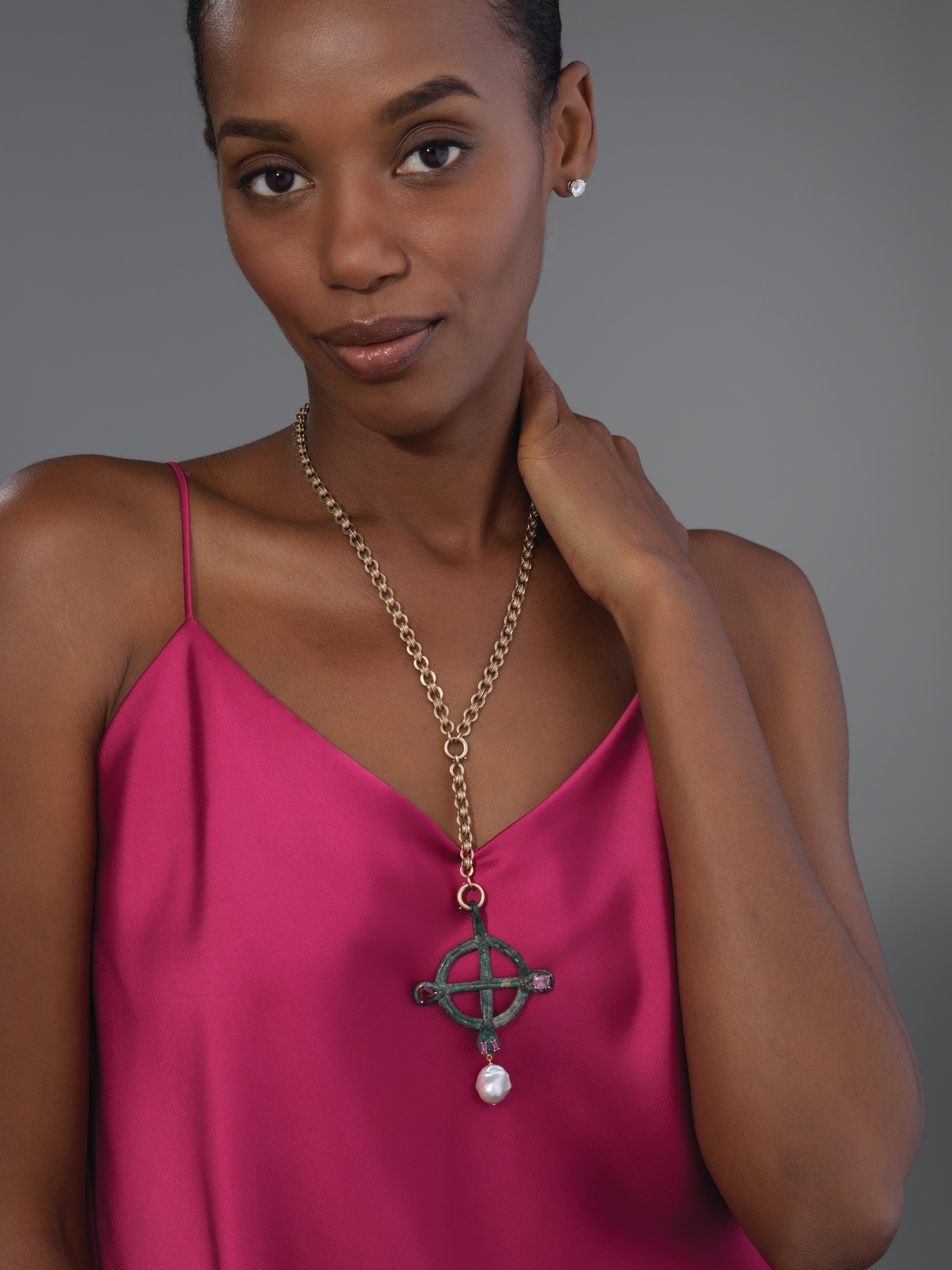 CRISS-CROSS NECKLACE