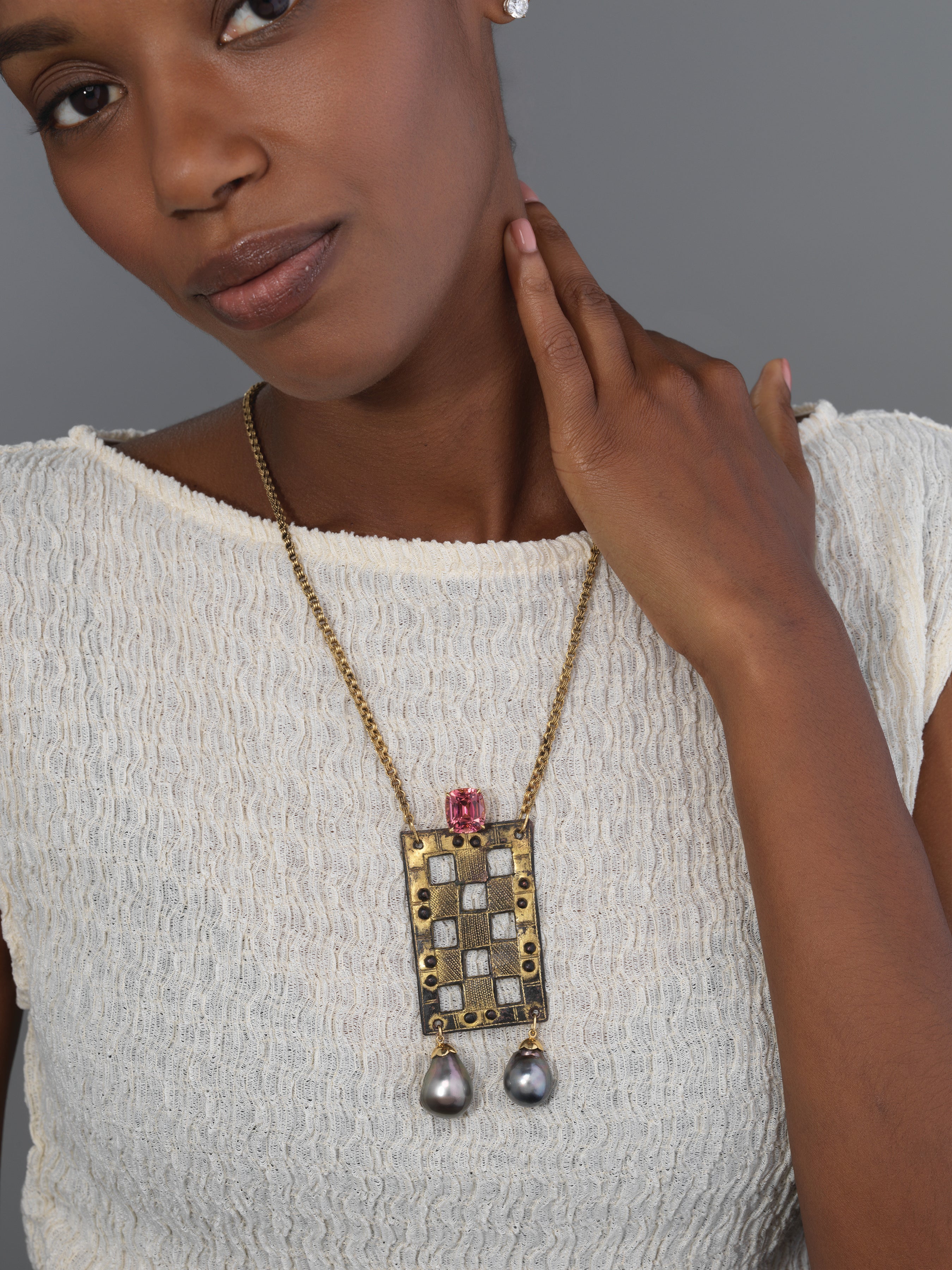 PROTECTRICE NECKLACE