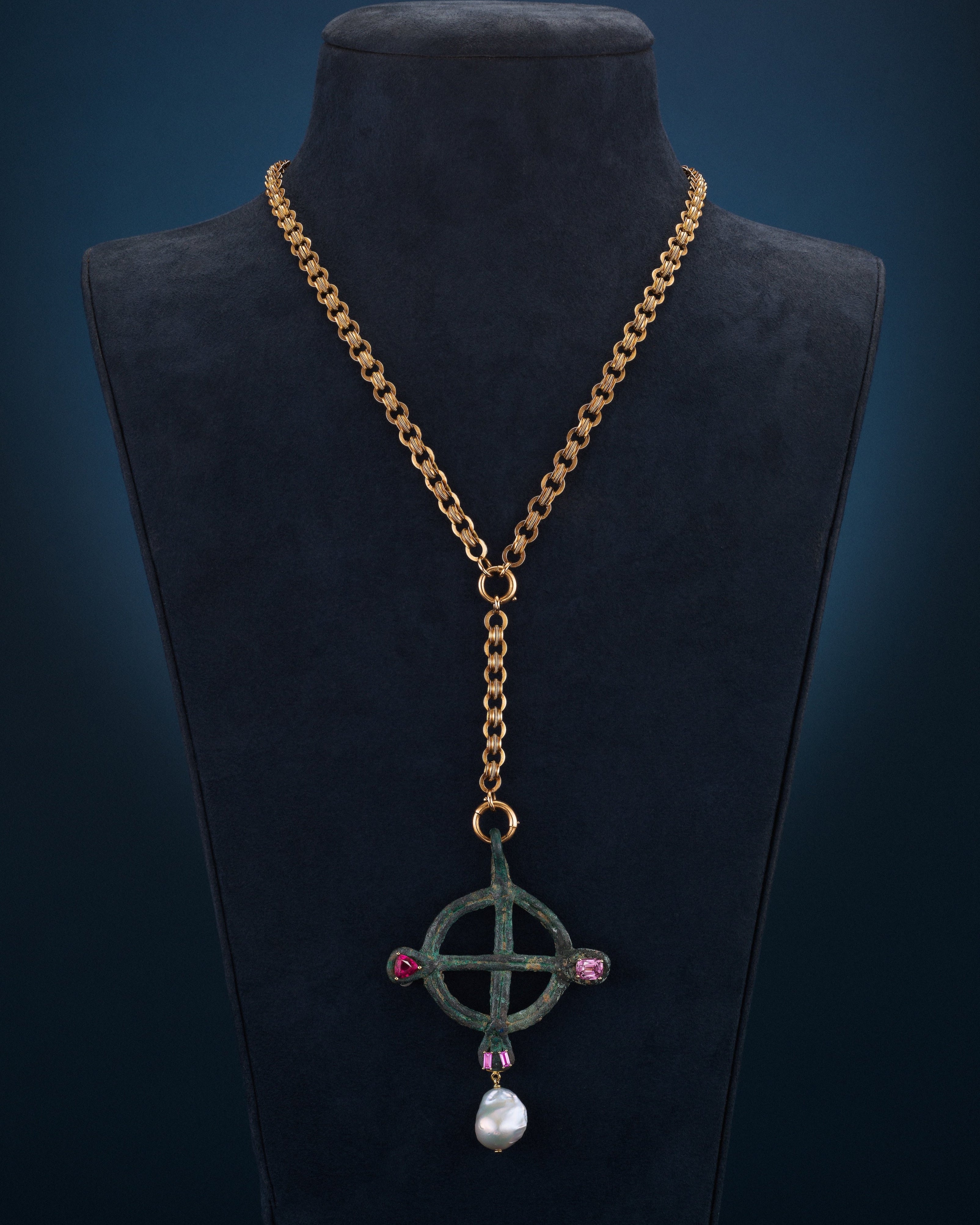 CRISS-CROSS NECKLACE