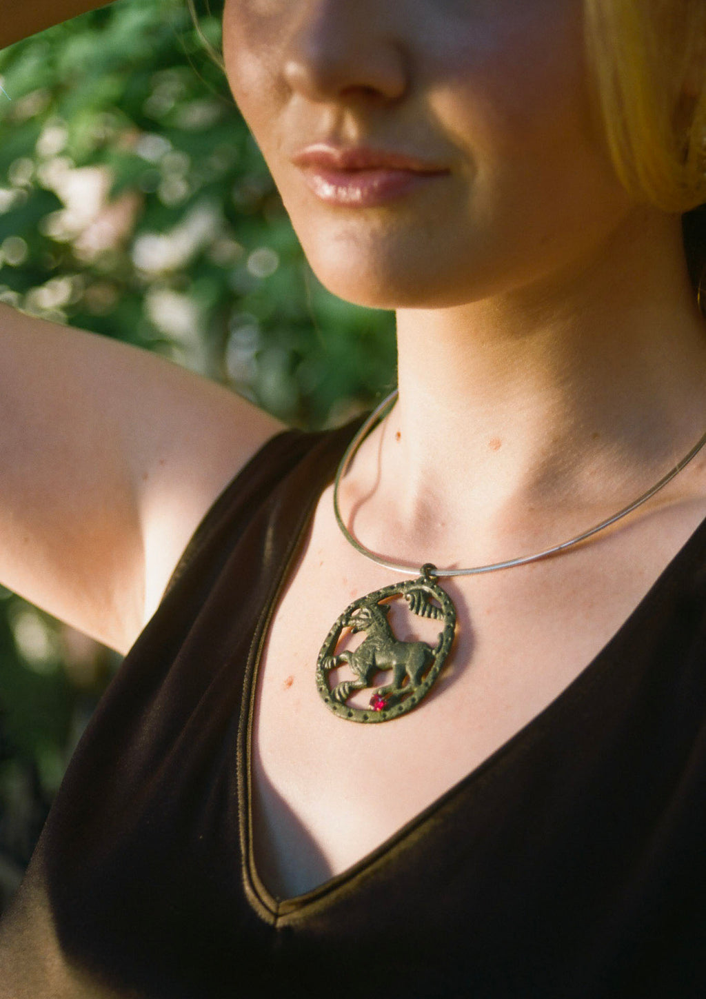 LA BELLE ET LA BÊTE NECKLACE